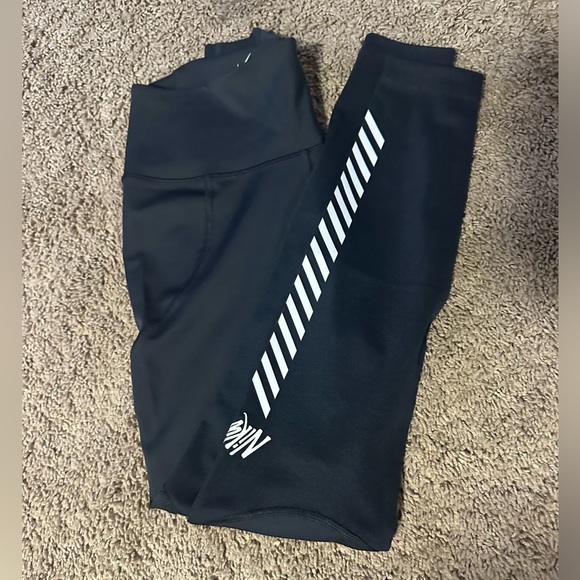 Nike Mesh Leggings - Picture 5 of 5